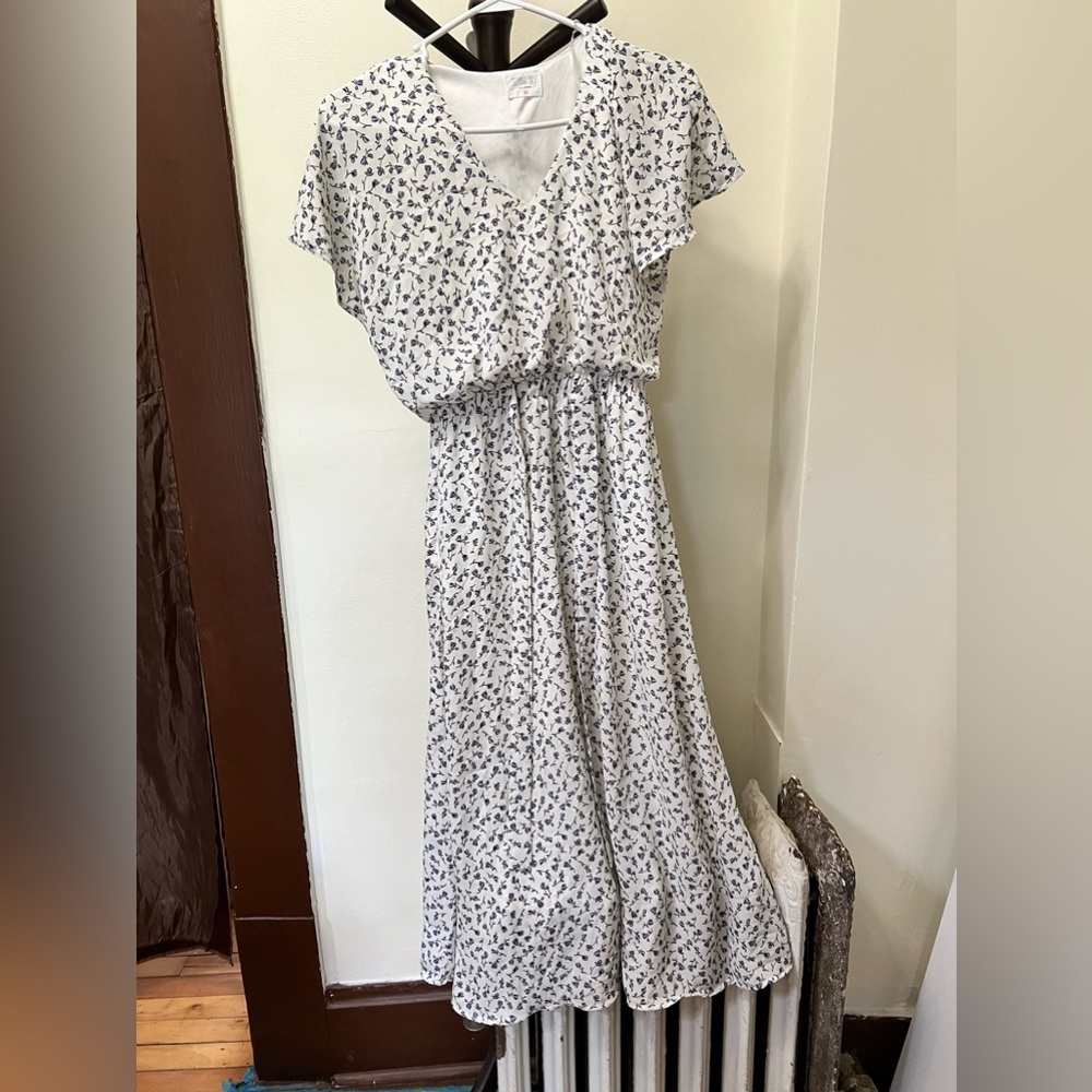 Dress with pockets and underneath lining